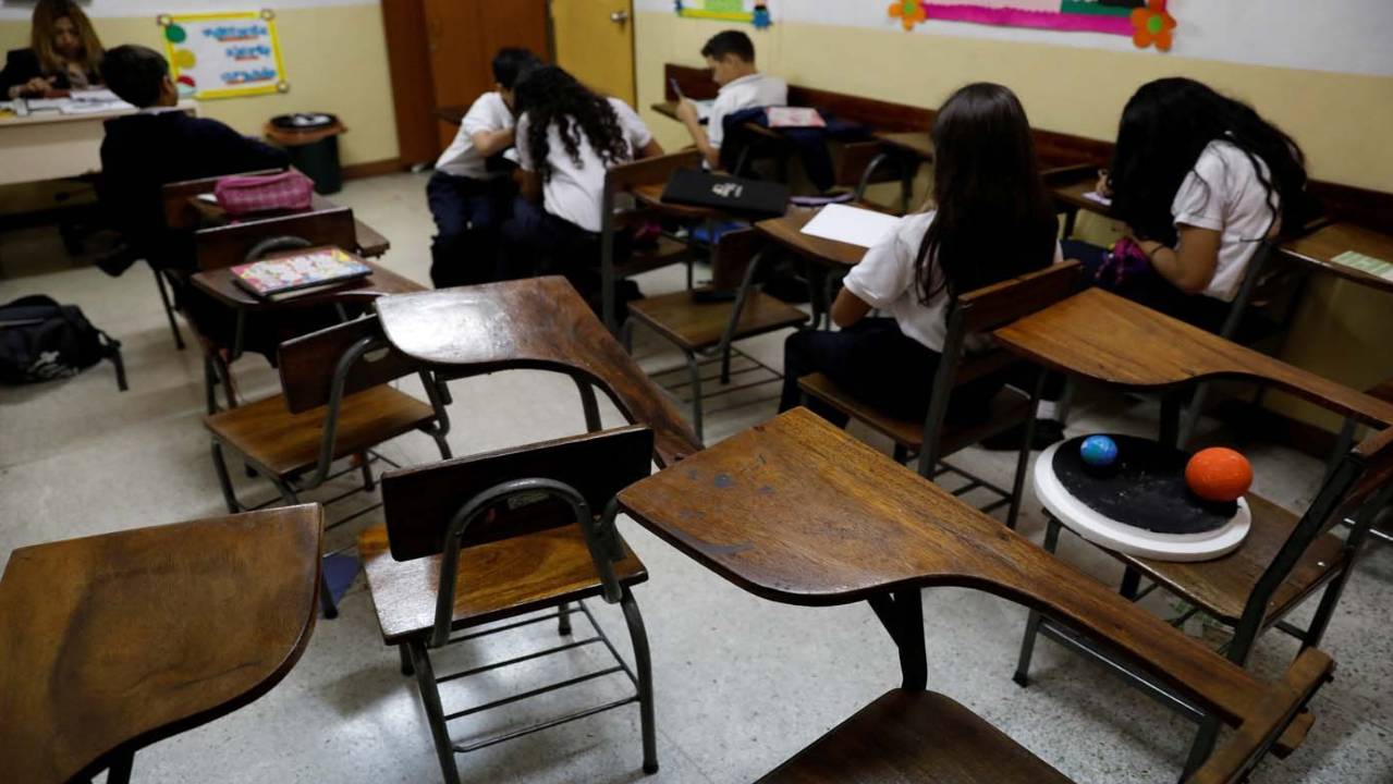 Con planteles en mal estado y maestros mal pagados estudiantes regresan a clases en Venezuela este #9Ene