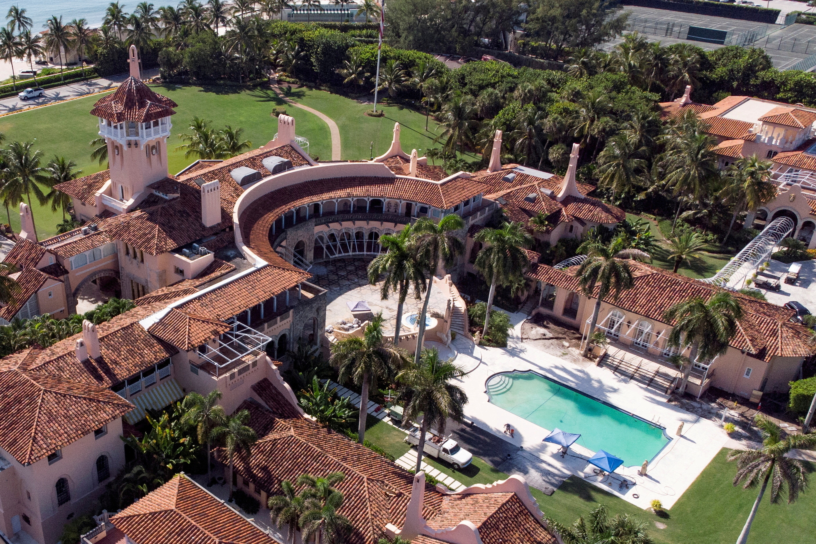 Juez veterano de Nueva York, nombrado árbitro en investigación de Trump en Mar-a-Lago (Video)