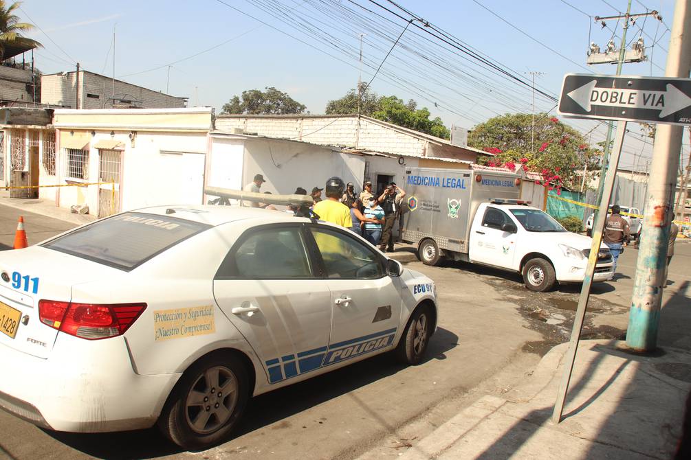 Lo acribillaron a tiros delante de sus hijos mientras los llevaba a la escuela