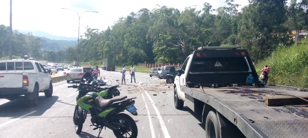 Accidente en Carabobo deja un coronel sin vida y una mujer lesionada