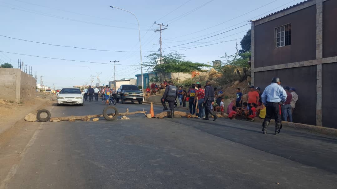 En Paraguaná hay comunidades hasta tres días sin luz y el gobernador chavista de Falcón “se lava las manos” 