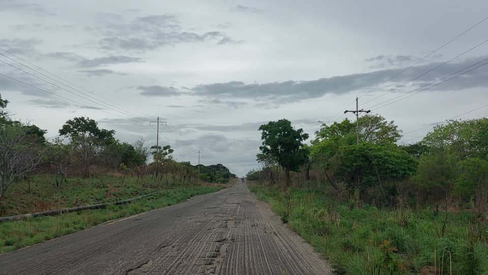 Drama en El Tigre: por falta de transporte, abuelo pidió “una cola”, se cayó del vehículo y murió