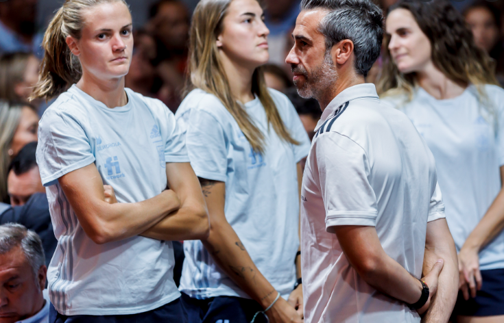 Federación Española de Fútbol se queda sin 15 jugadoras por métodos del técnico Jorge Vilda