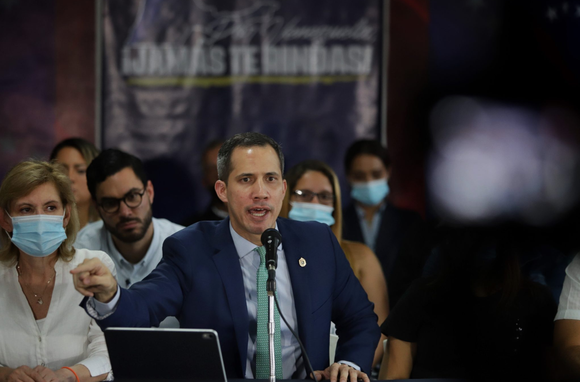 Guaidó le recordó a Maduro cuando rechazaron ayuda internacional en la tragedia de Vargas