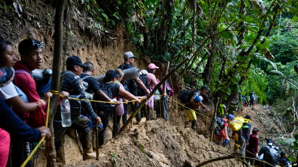 Paso irregular de migrantes por el Darién creció 85,6 % en 2022, con más de 150 mil venezolanos