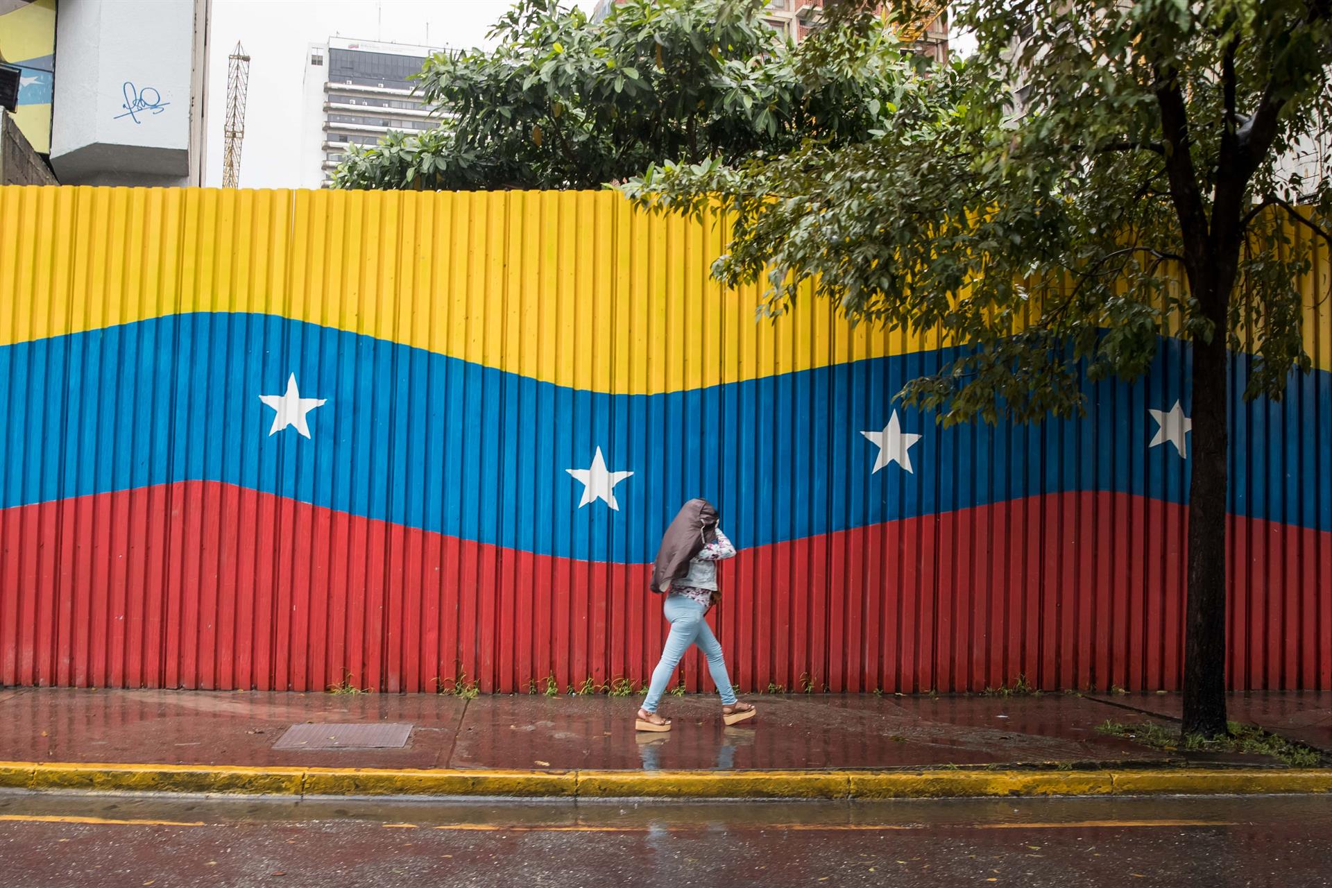 Colapsan vías y hay ríos desbordados por las intensas lluvias en Venezuela