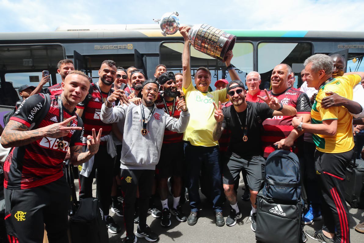 Bolsonaro recibe en Rio al Flamengo, campeón de la Copa Libertadores