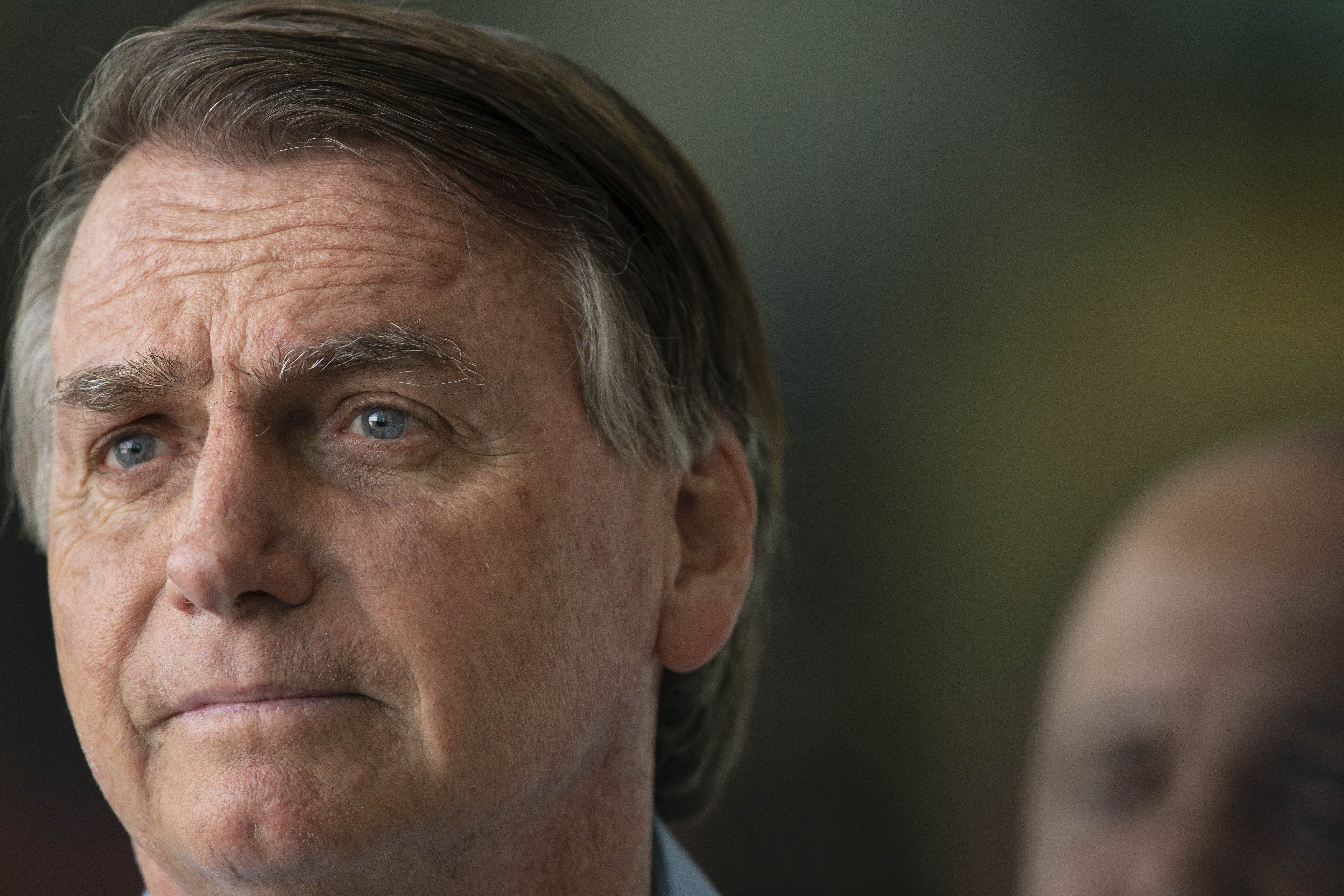 Bolsonaro insinuó que existen maniobras electorales para favorecer a Lula