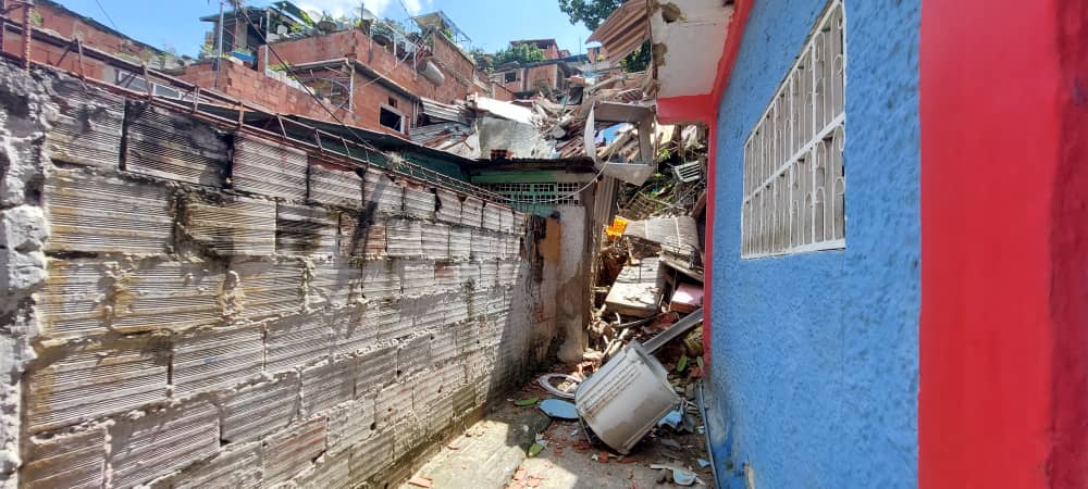 Así se encuentra el sector que se derrumbó en el 23 de Enero tras fuertes lluvias (FOTOS)