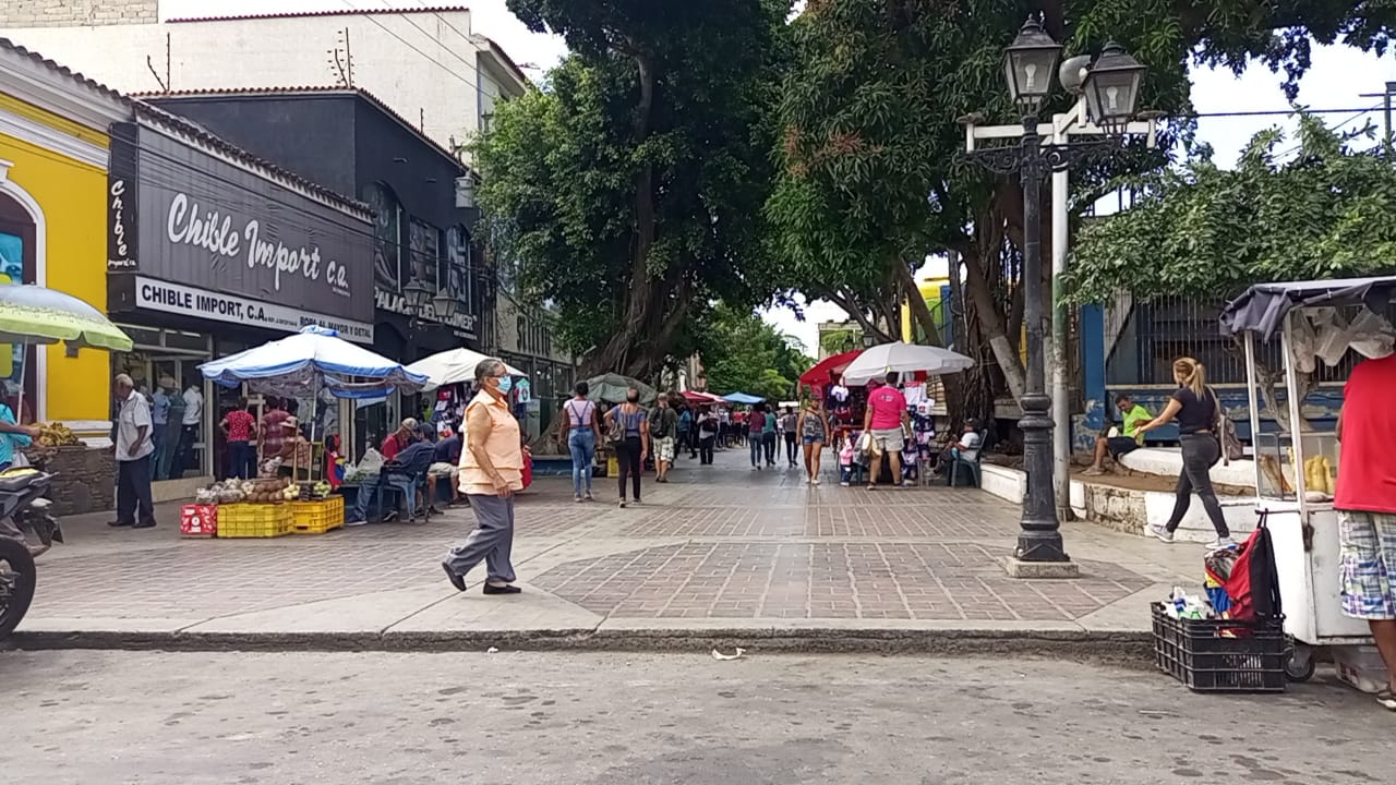 El buhonerismo sigue siendo el rebusque de los trabajadores de la salud y educación en Margarita