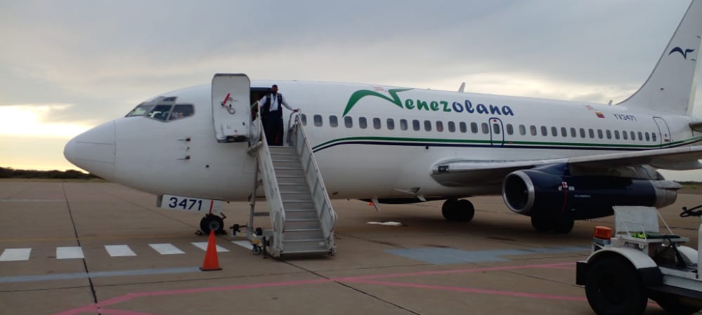 Avión aterrizó de emergencia en Paraguaná… y los pasajeros en pánico no pudieron usar los baños del aeropuerto