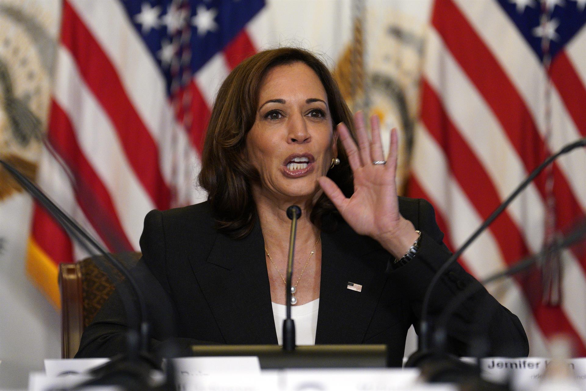 Kamala Harris llega a Miami en una visita relacionada con la crisis climática