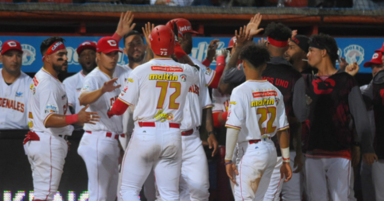 Cardenales picoteó a los Tigres y le dio contundente paliza en su debut