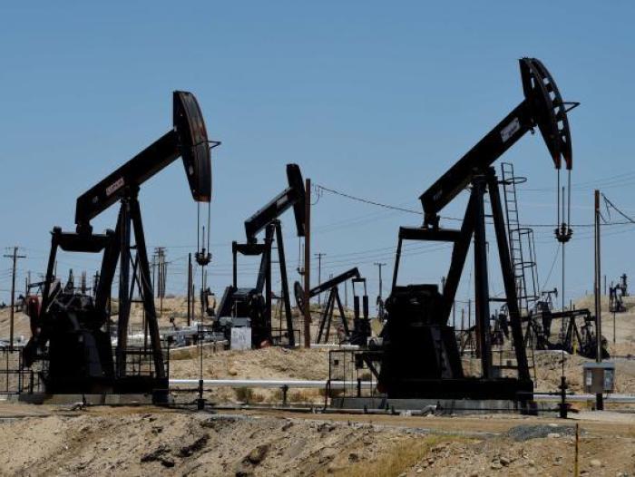 Alza probable de producción de la Opep hace bajar el petróleo