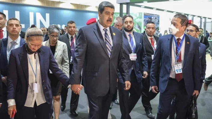 Venezuela’s Maduro Has Brief Encounter With US Envoy Kerry at COP27