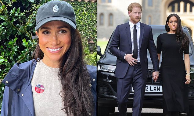 Meghan Markle muestra orgullosa su calcomanía tras emitir su voto en las elecciones intermedias de EEUU