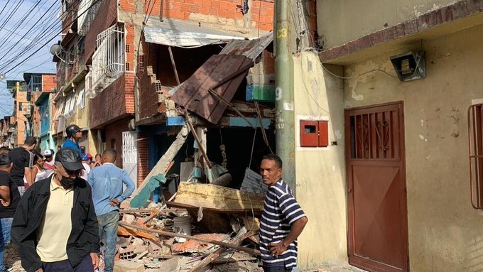 Explosión de bombona de gas dejó a una familia herida en Catia (Imágenes)