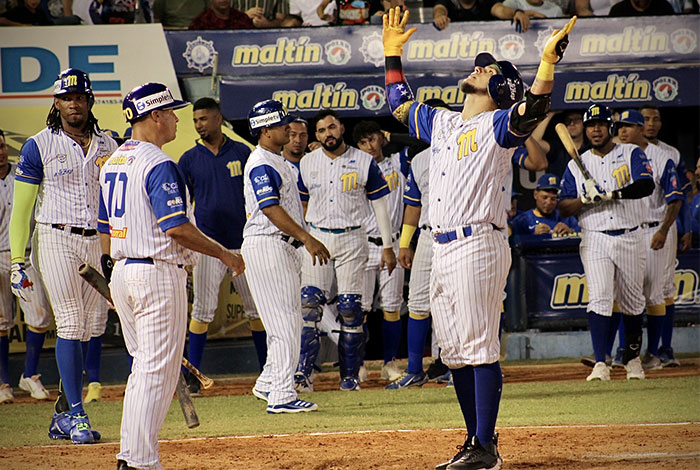 Navegantes del Magallanes desplumó el picheo de las Águilas para conseguir el triunfo