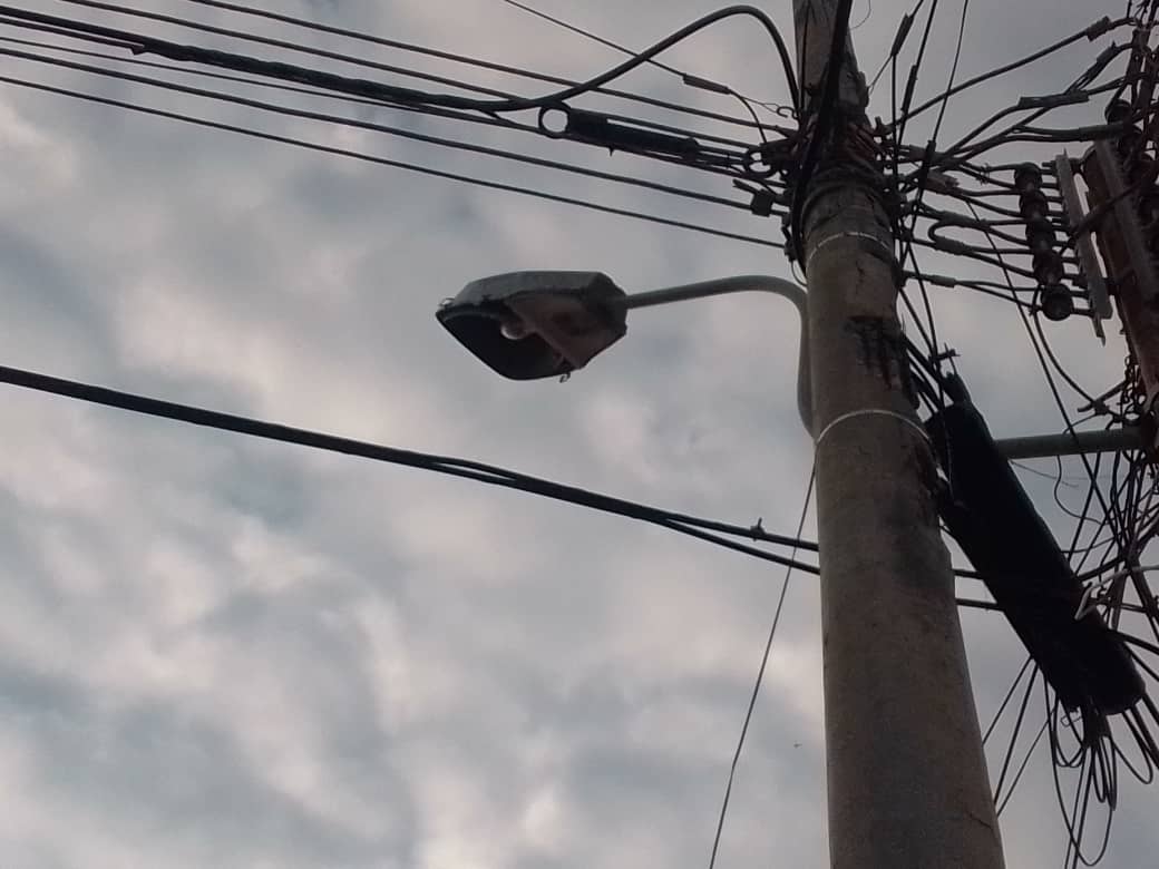 Ineficiencia de Hidrocaribe, Corpoelec y Cantv tiene desesperados a vecinos del casco central de Porlamar