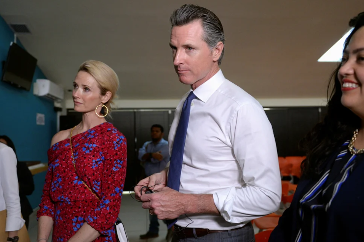 El dramático testimonio de Siebel Newsom, esposa del gobernador de California, sobre la violación que sufrió a manos de Harvey Weinstein