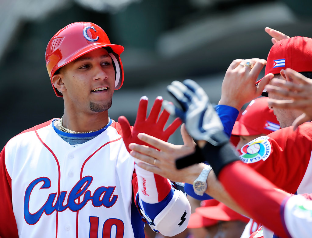 Cuba convocó por primera vez a dos grandesligas para el Clásico Mundial de béisbol