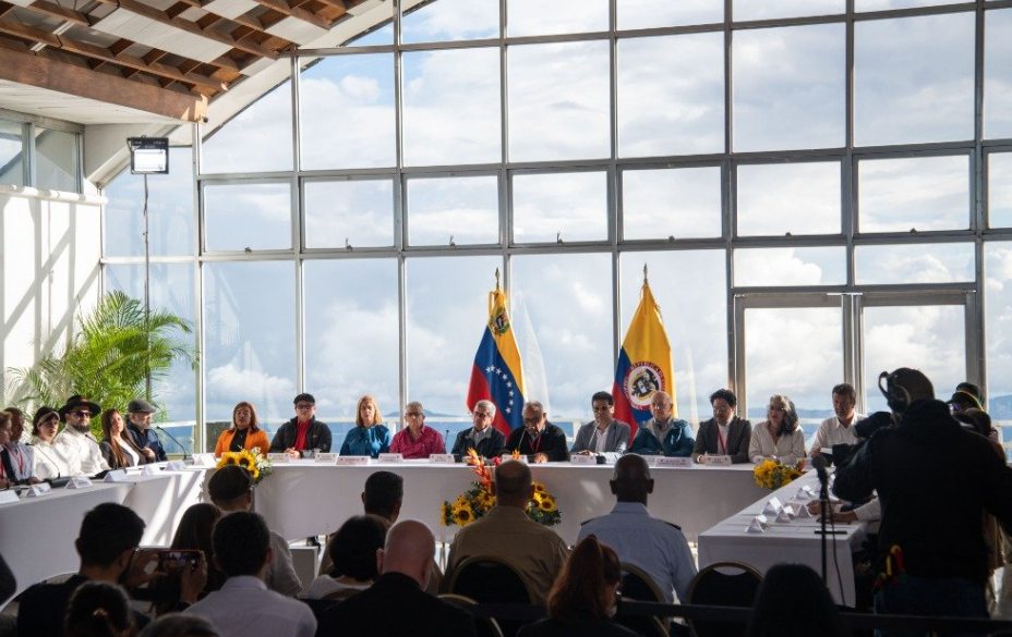 Chavismo le puso alfombra roja a guerrilleros del ELN en el Hotel Humboldt (Fotos)