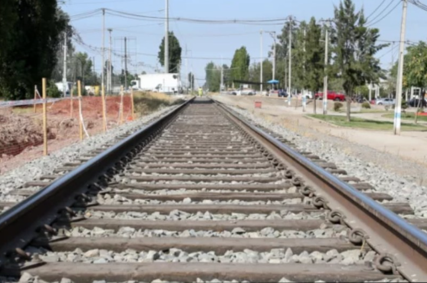 Niño venezolano quiso rescatar su bici de las vías del tren en Chile, pero ocurrió una tragedia