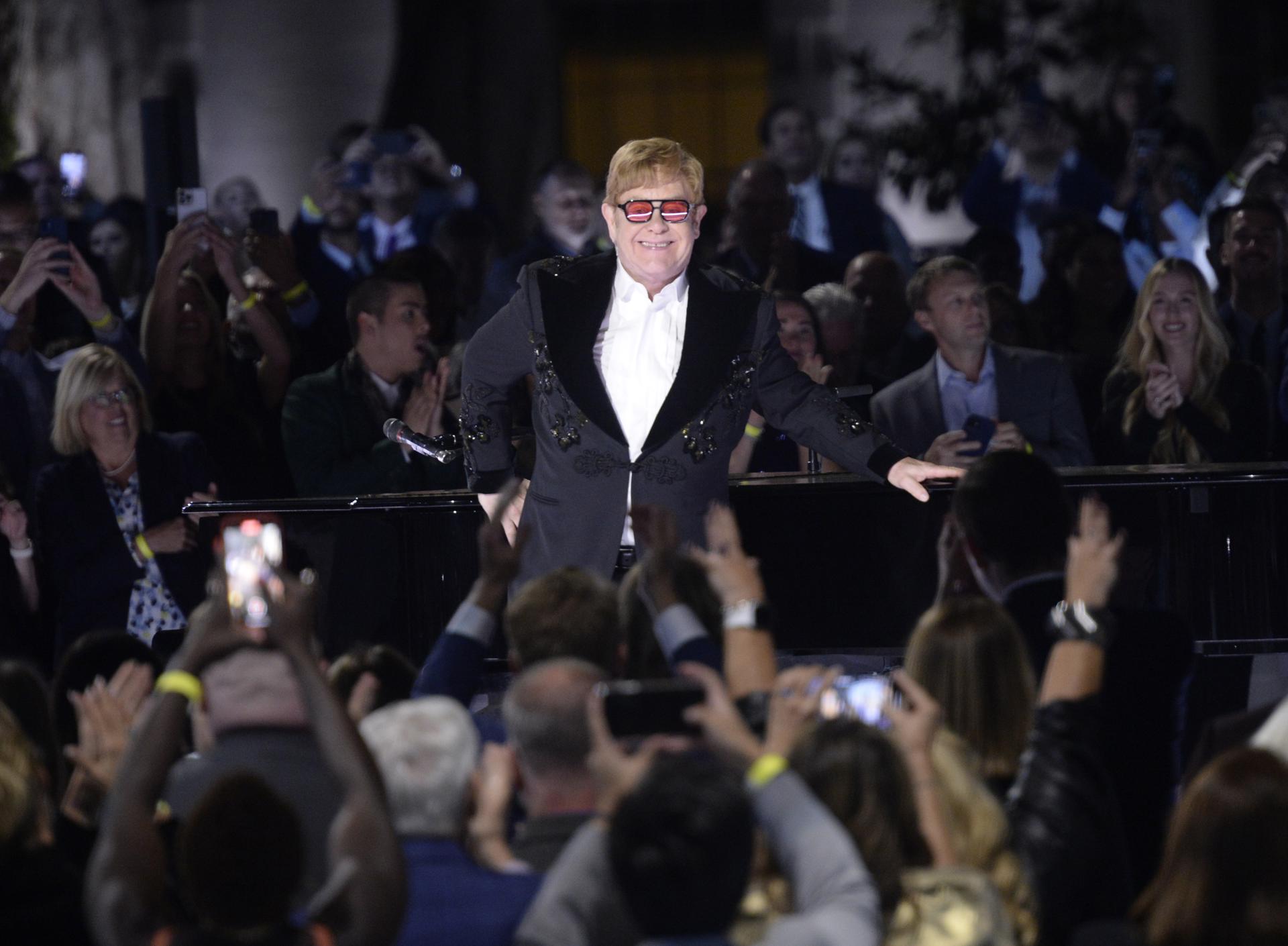 Elton John actuará en acto principal del festival de música de Glastonbury