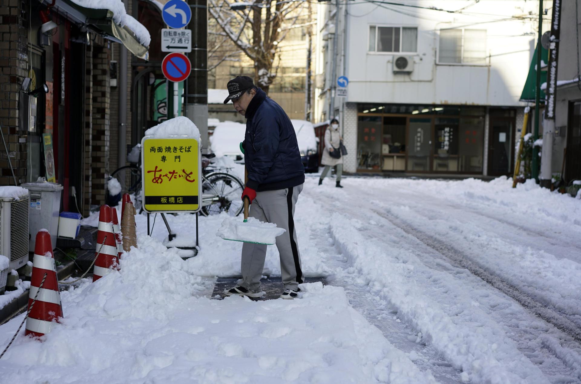 Nevadas en Japón dejan 18 muertos y centenares de heridos