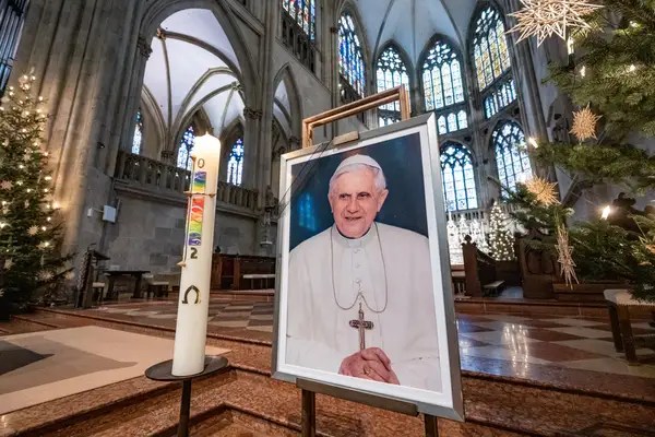 Benedicto XVI, el papa de la santa renuncia