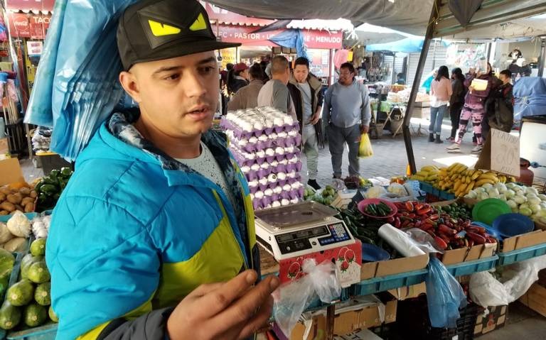 Migrantes venezolanos se integran a la actividad laboral en la frontera con EEUU