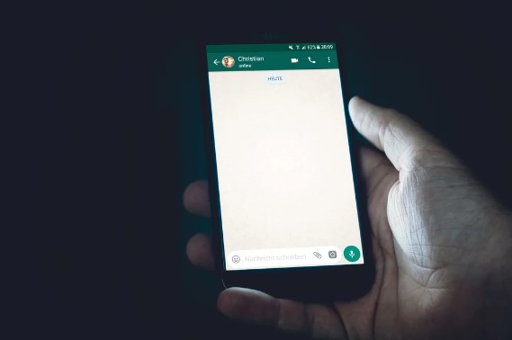 WhatsApp en Navidad: cómo reenviar el mismo saludo sin que nadie lo note