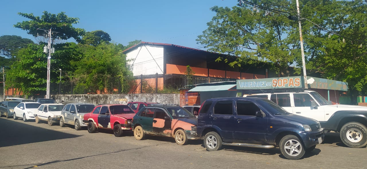 Conductores pasan “las de Caín” en kilométricas colas: Conseguir combustible en Apure es buscar oro en el desierto