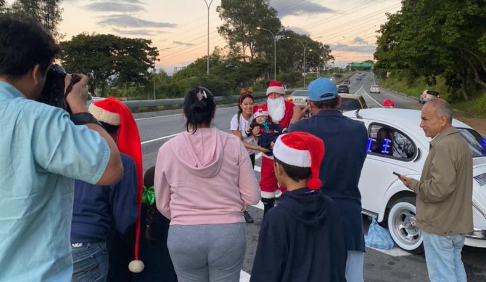 El Santa de la Cota Mil reapareció para dar Feliz Navidad a los caraqueños este #1Dic (IMÁGENES)