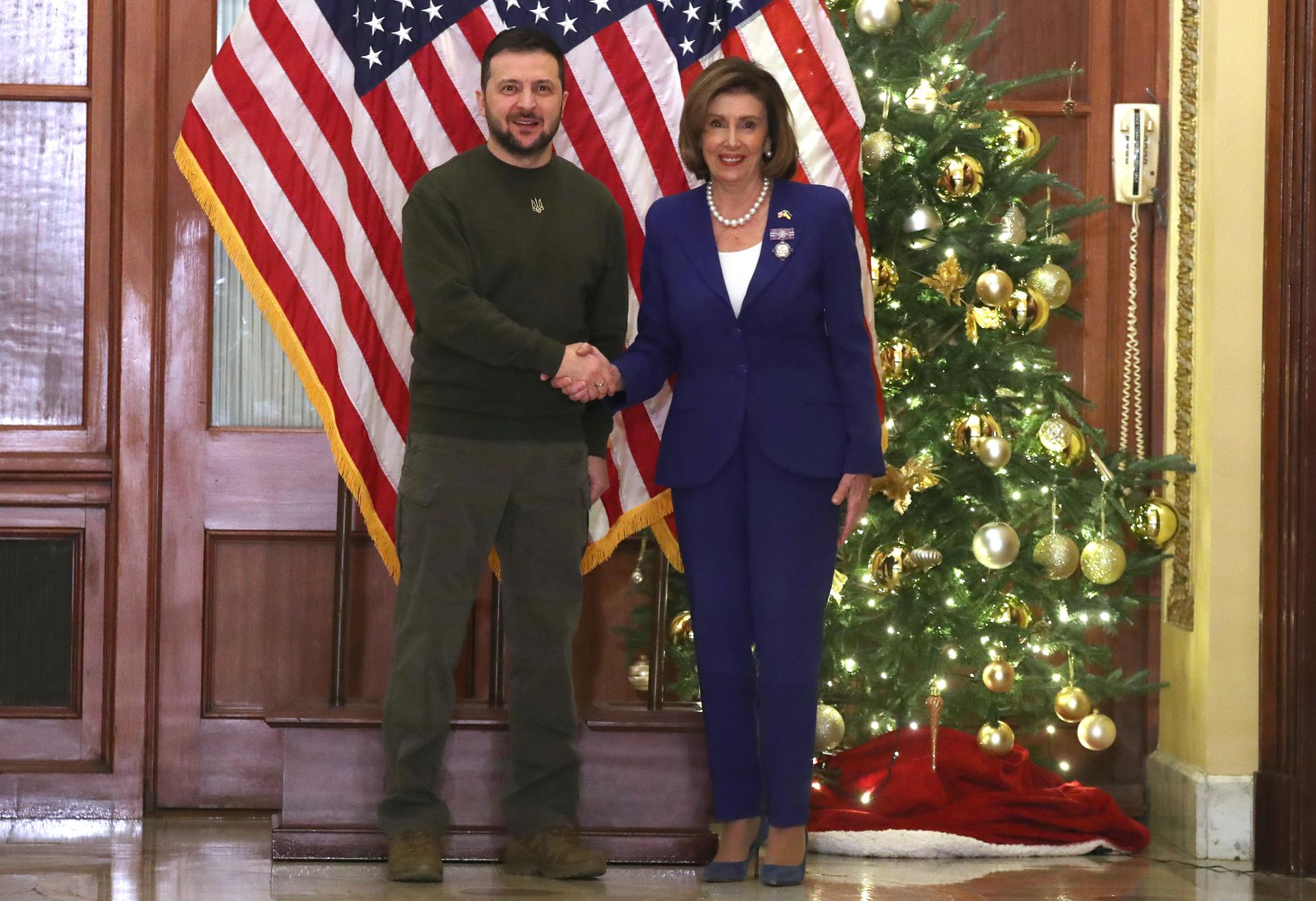 Nancy Pelosi recibió a Zelenski en el Capitolio