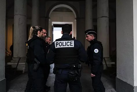 Descubren los cadáveres de dos bebés en un apartamento de una familia en Francia