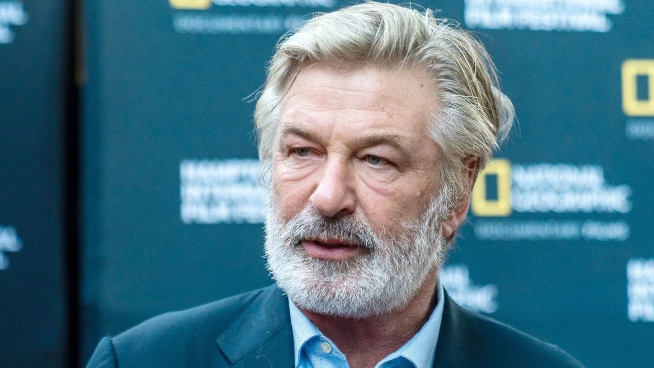 Alec Baldwin seguirá protagonizando “Rust”, pese a su imputación por homicidio involuntario