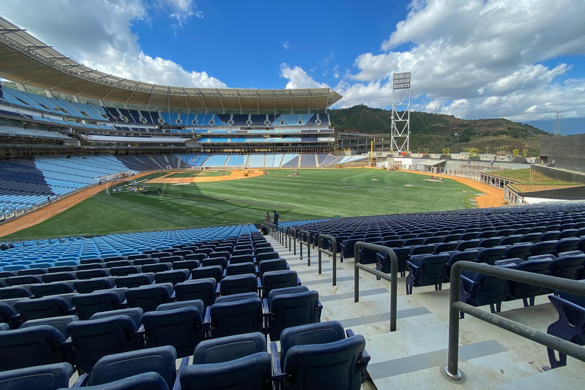 Leones del Caracas sigue avanzando con la mudanza al estadio Monumental de La Rinconada (VIDEO)