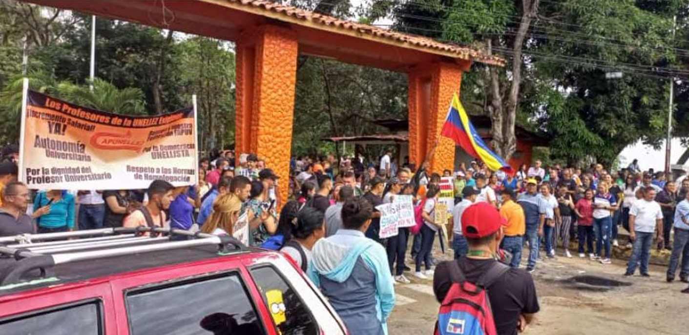 Trabajadores y jubilados de la Unellez en Barinas protestan por salarios dignos este #9Ene (VIDEO)