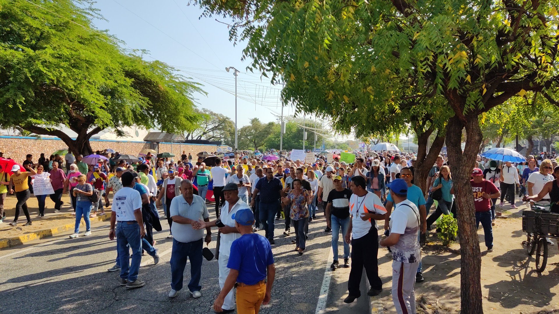 “El maestro luchando también enseña”: Gremios profesionales de Cojedes se suman a las protestas este #16Ene (FOTOS)