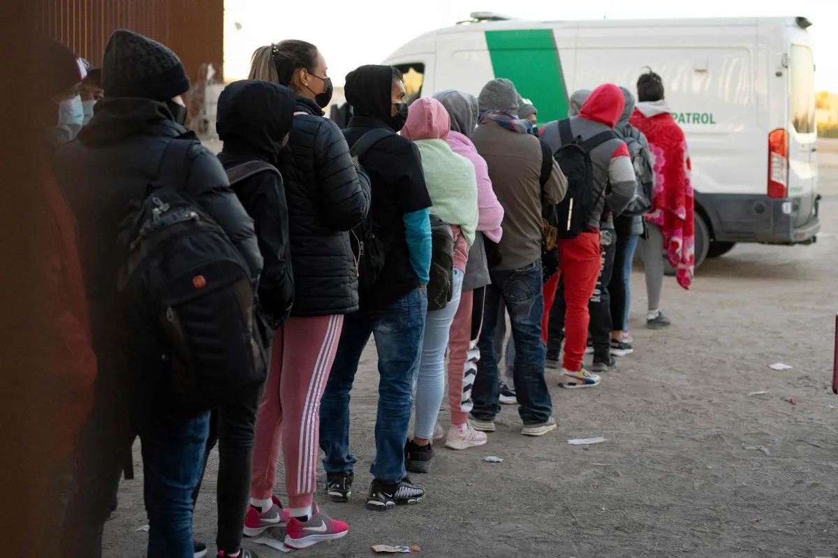 Primeros inmigrantes logran protección temporal con parole y cientos más están en camino