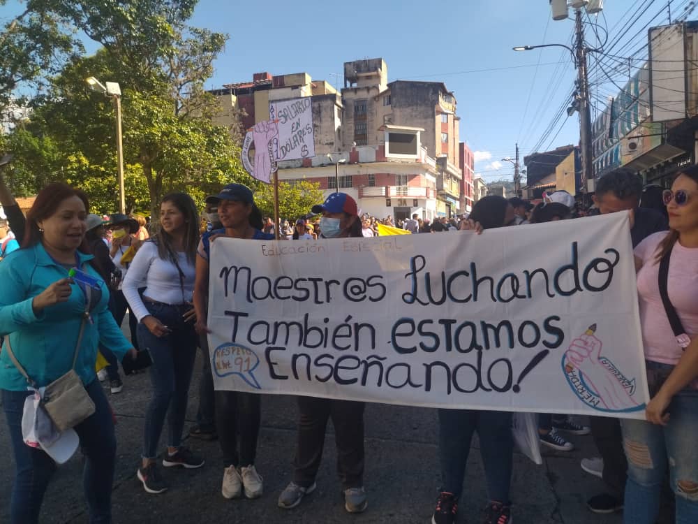 Docentes merideños no abandonan la calle: se masifica la protesta por salarios