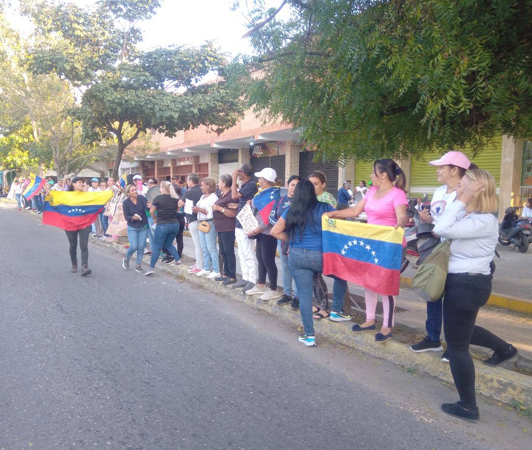 “Esta mecha se prendió y no la apaga nadie”: Maestros de Bejuma cacerolearon por un sueldo digno