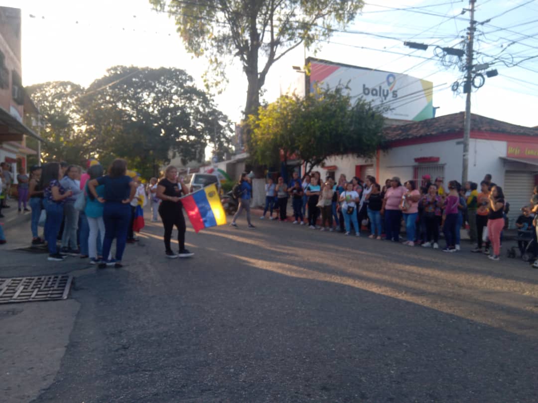 En Bejuma, docentes rechazaron pretensiones del chavismo de poner a milicianos a dar clases