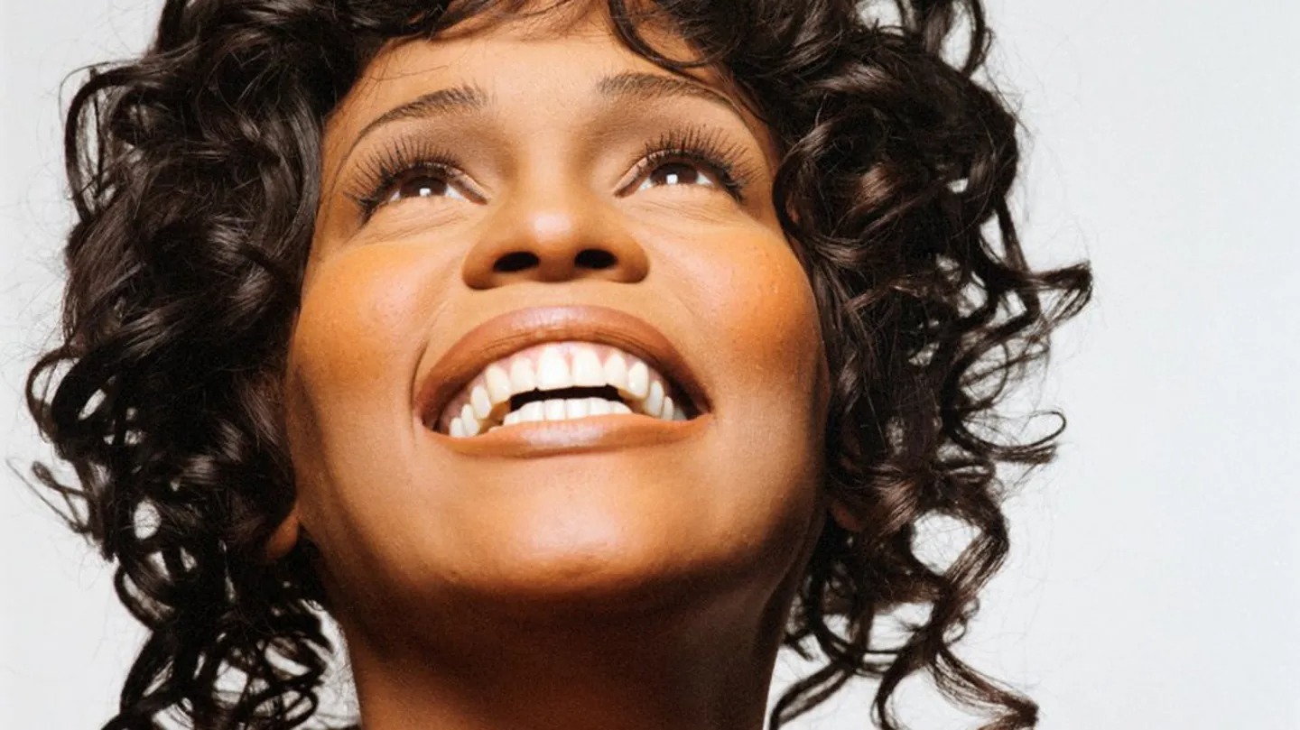 Whitney Houston y la historia de “I Will Always Love You”: una canción de despedida que emocionó con su voz