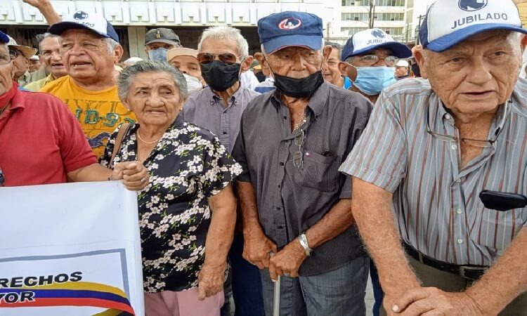 Abuelos zulianos lamentan que la pensión no les alcance ni para un kilo de carne