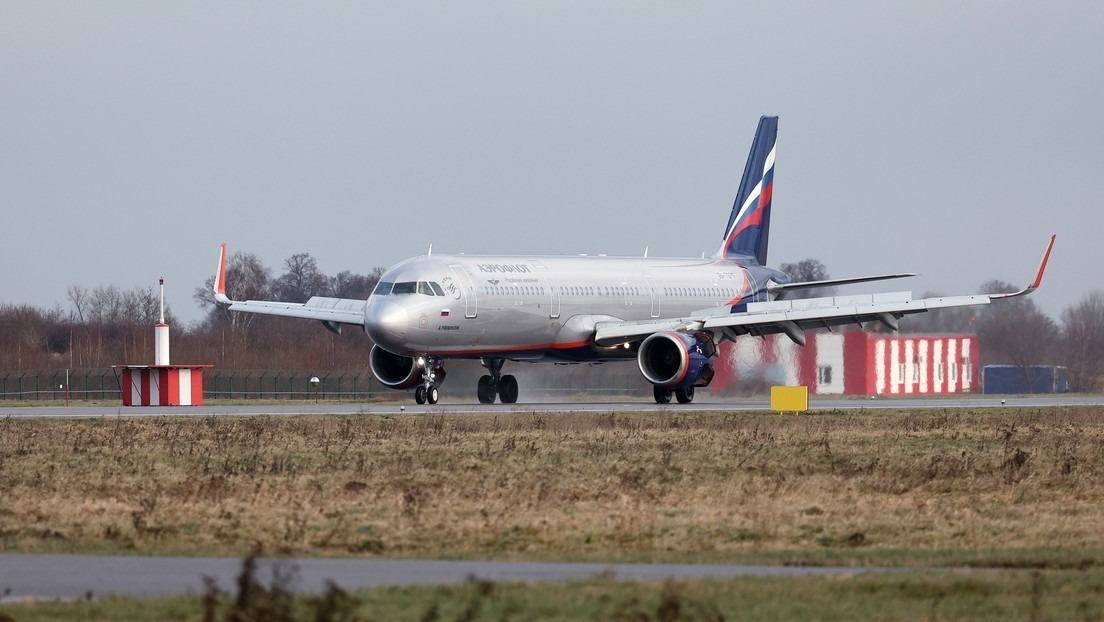 ¿El vuelo más desafortunado? Pelea, parto y fallas mecánicas en un avión