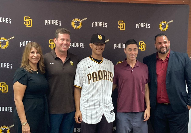 Venezolano de 16 años firmó con Padres de San Diego para ser el novato mejor pagado