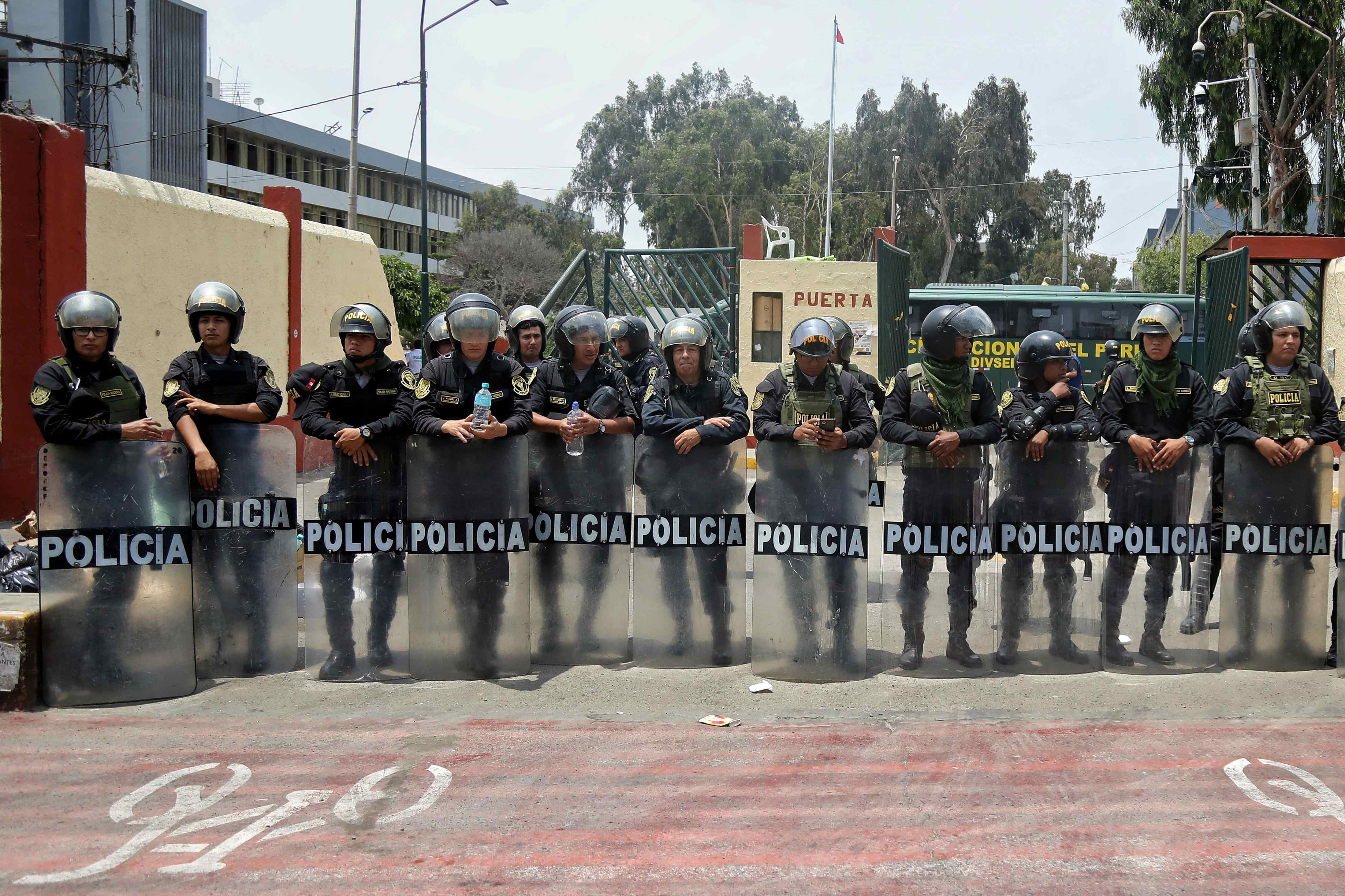 “Quiero saber donde está mi hermano”, dice familiar de detenido por protestas en Perú