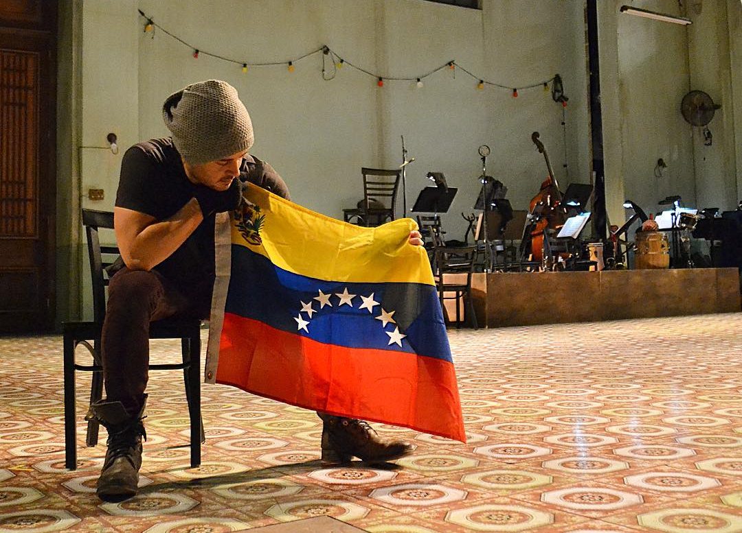 Conquistar Broadway fue solo el inicio: El venezolano George Akram también apuesta en grande en Hollywood